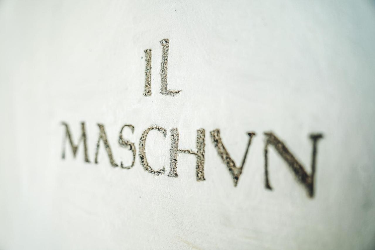 Ferienwohnung Il Maschun im historischen Engadinerhaus Scuol Exterior foto
