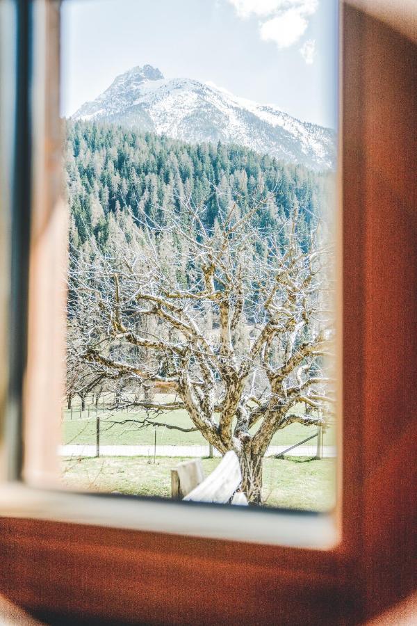 Ferienwohnung Il Maschun im historischen Engadinerhaus Scuol Exterior foto