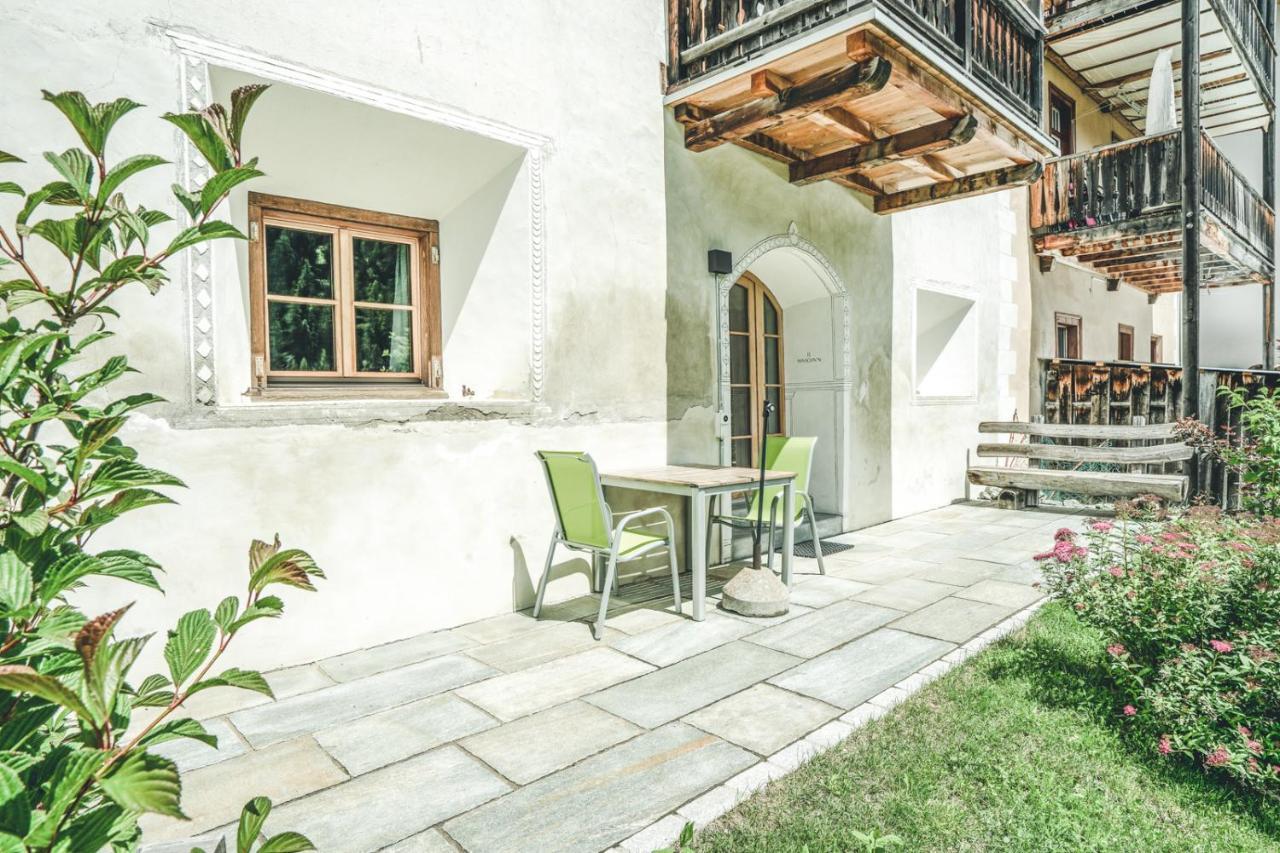 Ferienwohnung Il Maschun im historischen Engadinerhaus Scuol Exterior foto