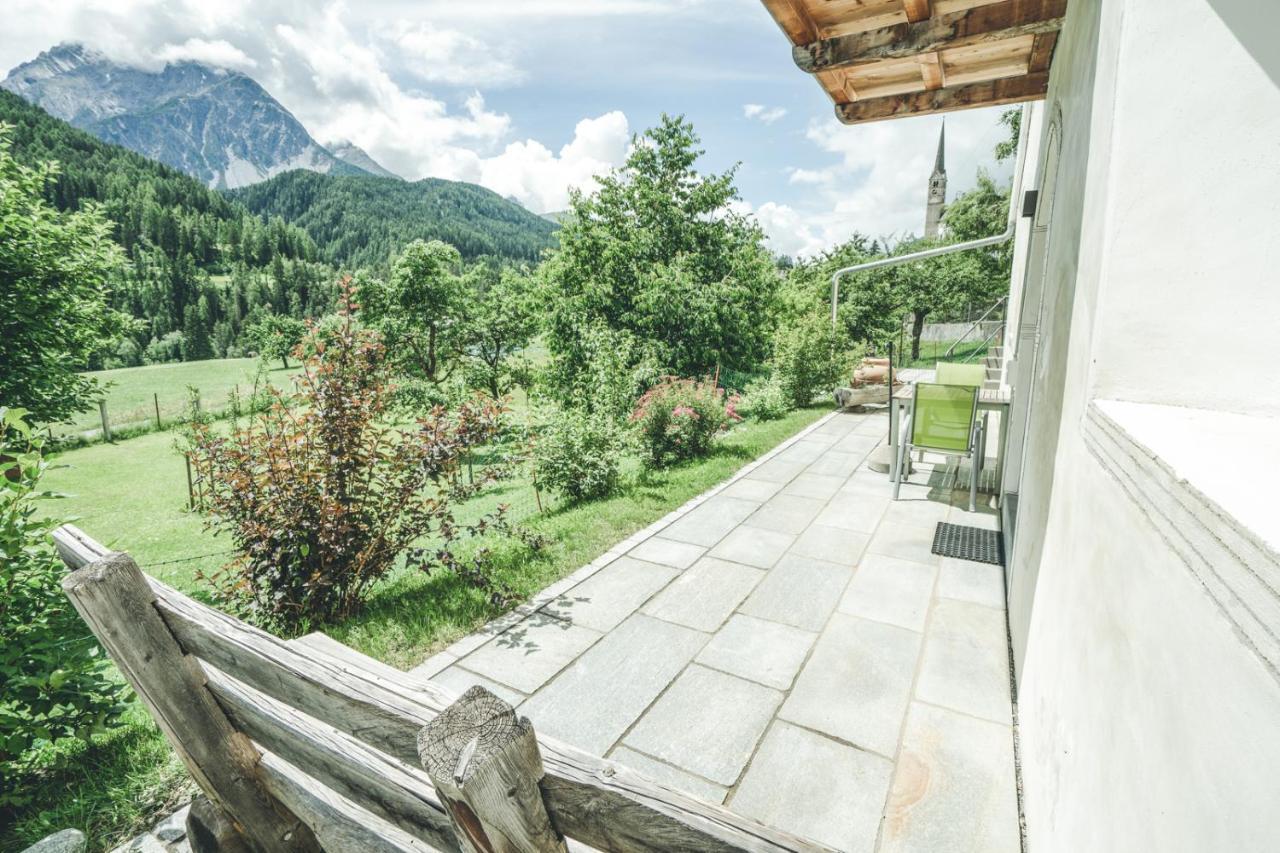 Ferienwohnung Il Maschun im historischen Engadinerhaus Scuol Exterior foto